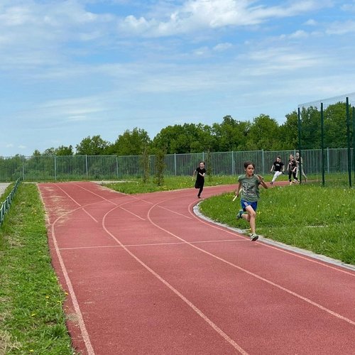 🏃Сегодня МАОУ "СОШ №1" г. Чебоксары стала площадкой для проведения городского физкультурного конкурса «Праздник детства»