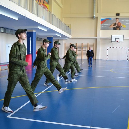 Для юношей 10 класса на базе МАОУ "СОШ № 1" г. Чебоксары проходят учебные военные сборы.