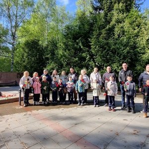 Возложение цветов к памятнику «Вечная Слава Героям»