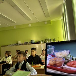 Завтрак — залог успеха в школе!: ученики младших классов СОШ №1 узнали, почему нельзя пропускать утренний приём пищи