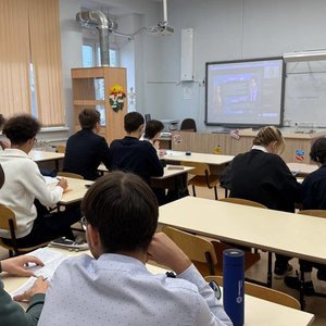 11 класс принял участие в онлайн уроке по финансовой грамотности от Центрального Банка России.