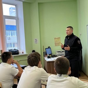 Беседа с инспектором в рамках республиканских акций "Молодежь за ЗОЖ" и "Полиция и дети"