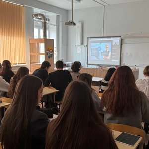 Онлайн-урок на тему «С деньгами на «ты», или Секреты финансовой грамотности».