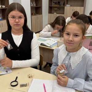 Практика против теории.