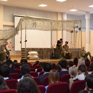 "Жизнь за други своя". Спектакль на сцене СОШ 1.