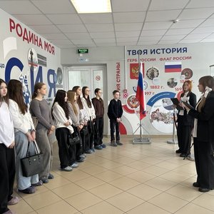 7Б на передвижной выставке "В этом письме остаюсь жив"