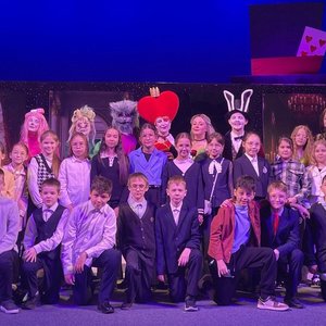 4Б на спектакле "Алиса в Стране чудес"