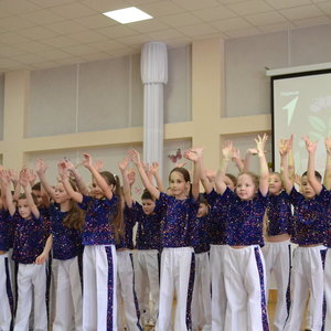 8 Марта в нашей школе: Весенний вихрь музыки, танца и искренних поздравлений!