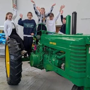 Увлекательное путешествие в мир тракторов: 3Ж класс в Музее истории трактора!
