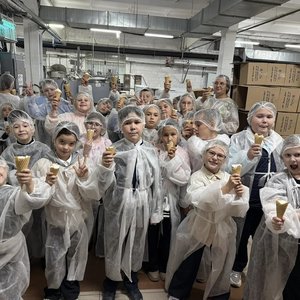Урок прохлады и высоких температур: 3В класс изучил производство мороженого на заводе «Волга Айс»