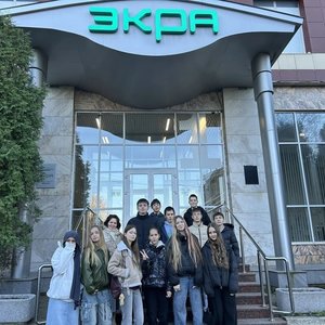От школьной парты до пульта управления энергосистемой: 8В класс на экскурсии в НПП «ЭКРА»